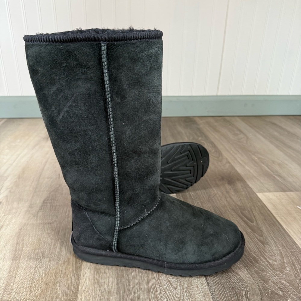 UGG Australia Classic Tall Black Suede Sheepskin Lined Boots Women's Size 8